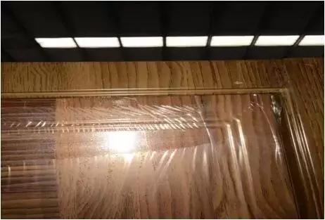 防盗门上缝隙不均怎样调,防盗门划掉漆怎么修复