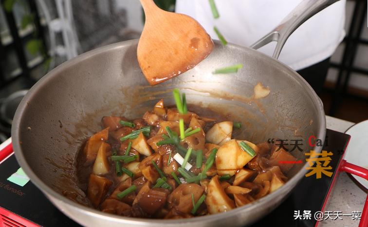 竹笋烧肉什么时候放竹笋最好,莴笋和竹笋一起烧肉怎么烧更好吃