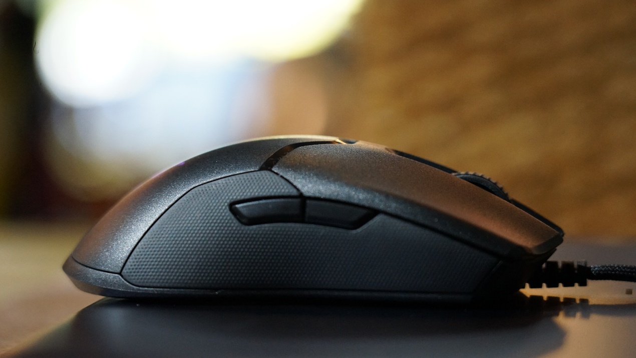 70g的电竞鼠标就是爽，用了再也回不去了——雷蛇毒蝰客观评测