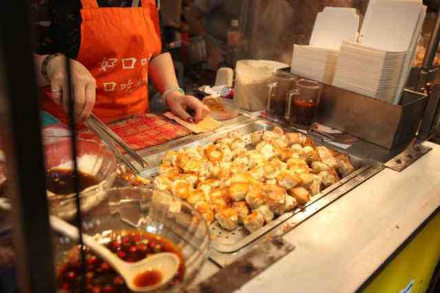 摆地摊真实一个月赚多少钱,摆地摊一个晚上怎么挣到3000块钱