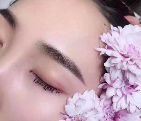 怎样才能让纹眉看起来很自然,纹眉绣眉哪种自然好看