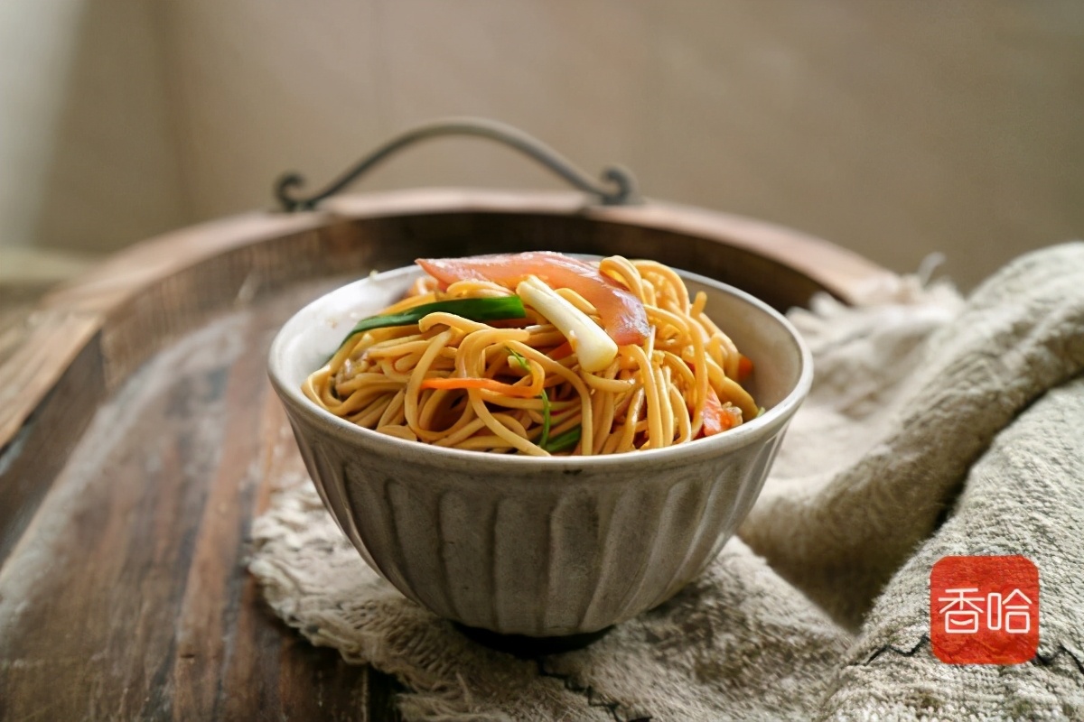 做面条筋道的方法,做面条怎样和面不破