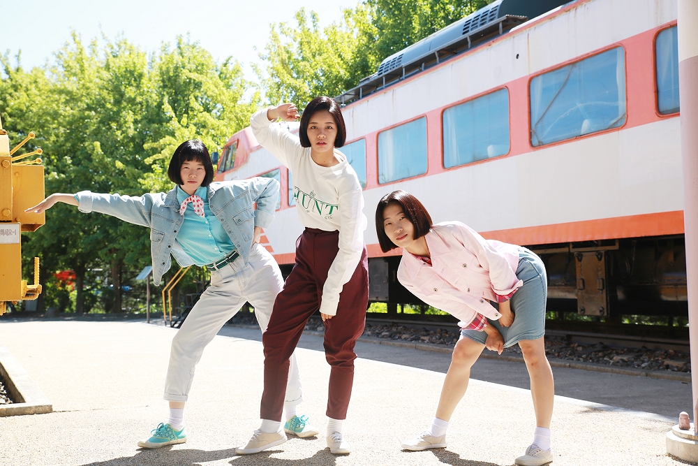 请回答1988德善所穿什么颜色毛衣,请回答1988德善所穿什么毛衣