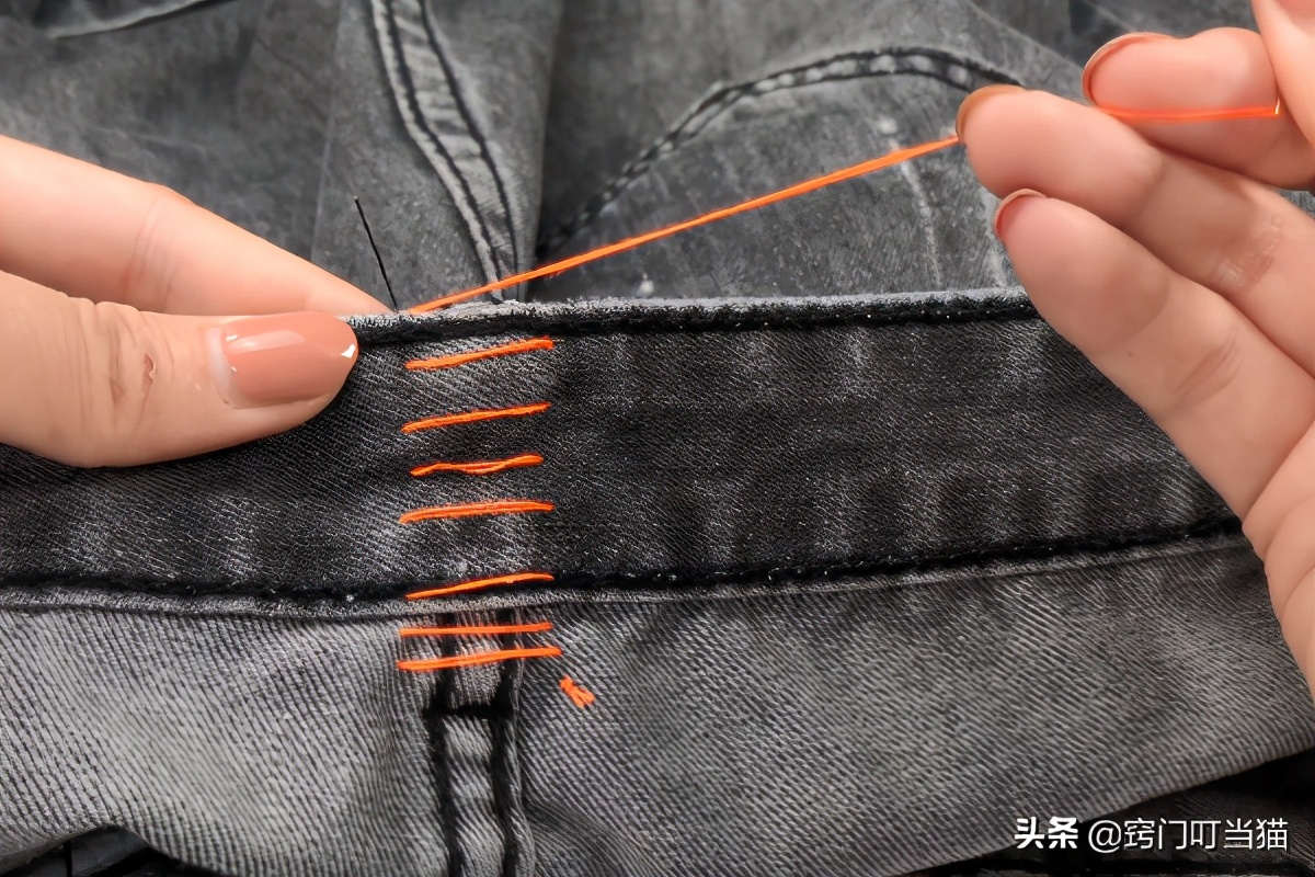 裤腰大了用一根绳子改,裤腰大了用针线改小