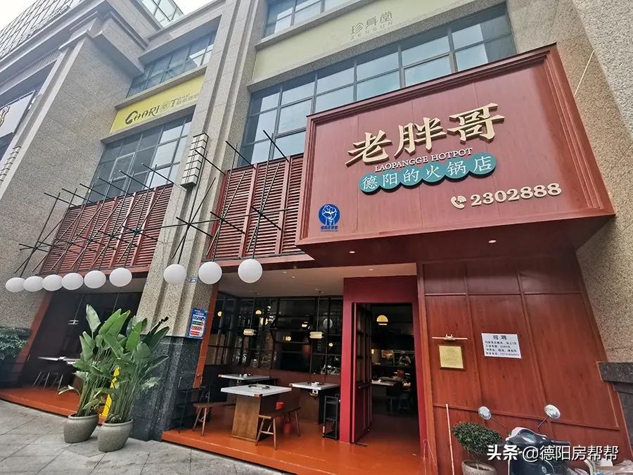 在这些酒精浓度50°的德阳街头，“耍家们”找到了商机