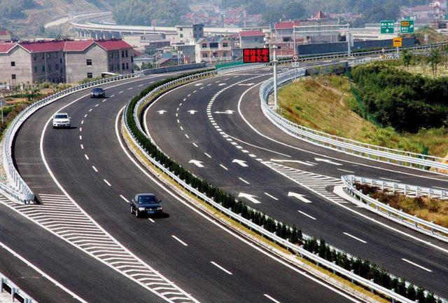 下高速时没有这个动作一律扣3分,下高速该注意什么事项