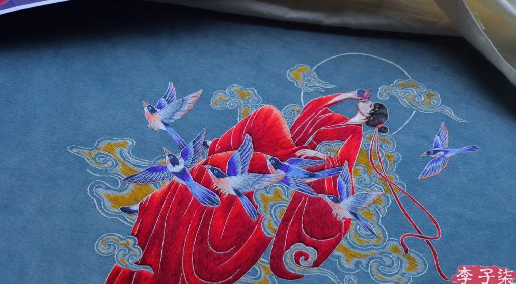 她凭“中华之美”圈粉海外，却被国内网民骂成筛子