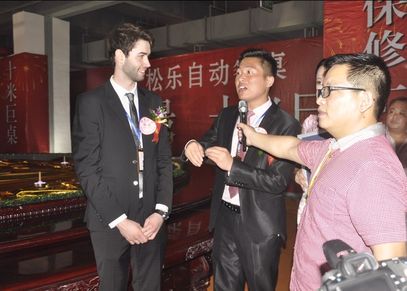 2.8米餐桌电动视频,中国最豪华的电动餐桌