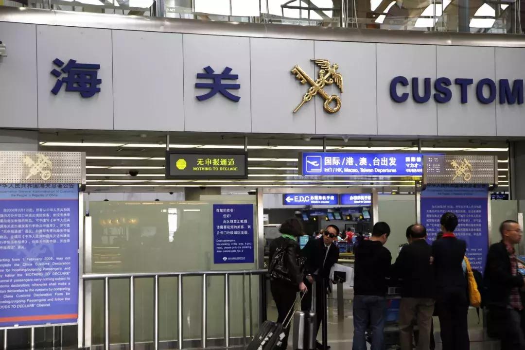 海关查获行李箱手表,带表盒子海关查不查