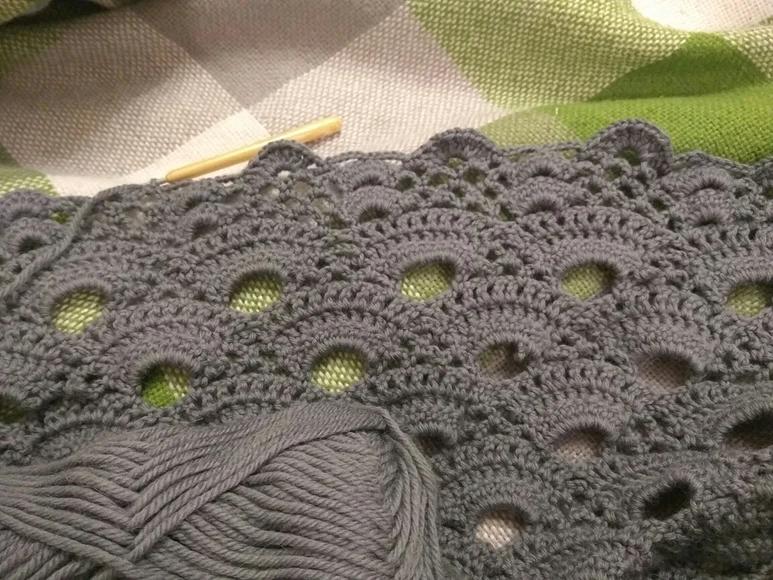 祖母方格三角围巾的各种编织方法,三角围巾镂空钩针花样图案大全