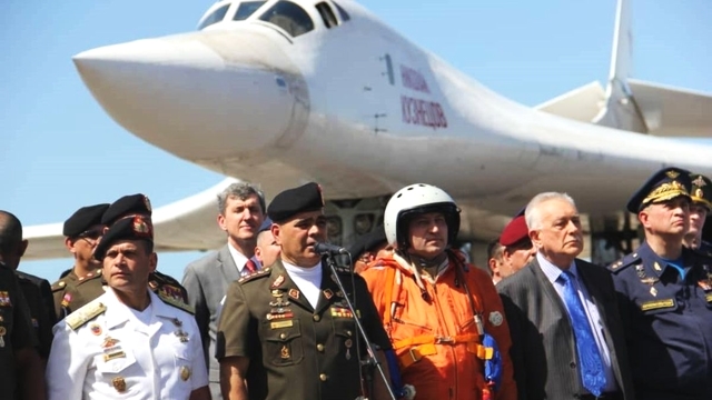 英国重磅消息:*取盗**俄军图-160战略轰炸机情报卖给美国和以色列