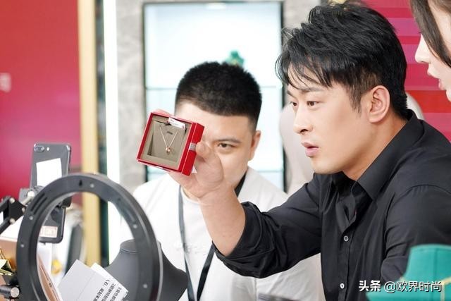 直播间的钻戒几十块钱,直播间299的一克拉钻戒