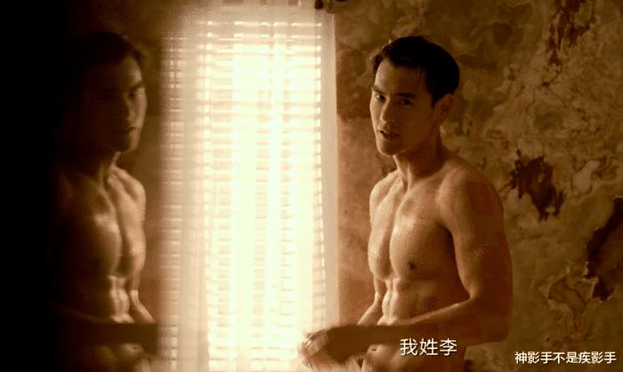 两个大男人在笼子里亲了起来！每次给我力量的原来是部拳击片？