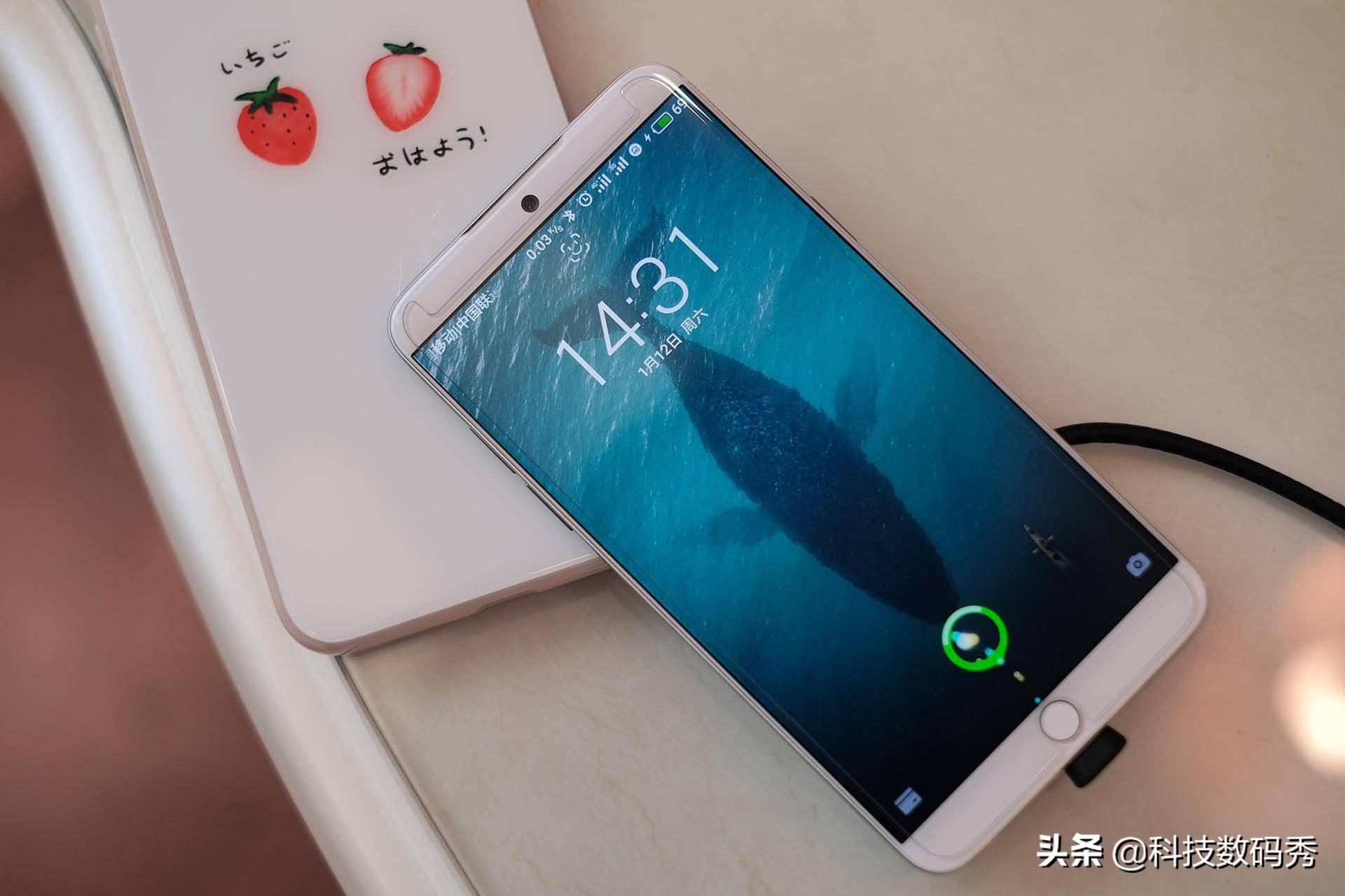 边充电边玩游戏电越来越少,边充电边玩游戏的ipad充电线