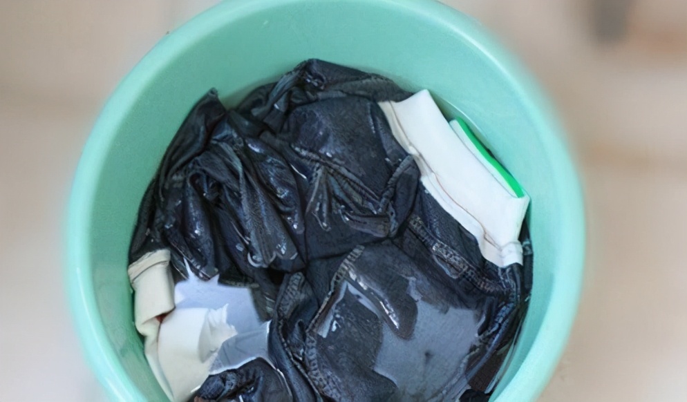 床单染了血迹,床单染了染料怎么能洗掉