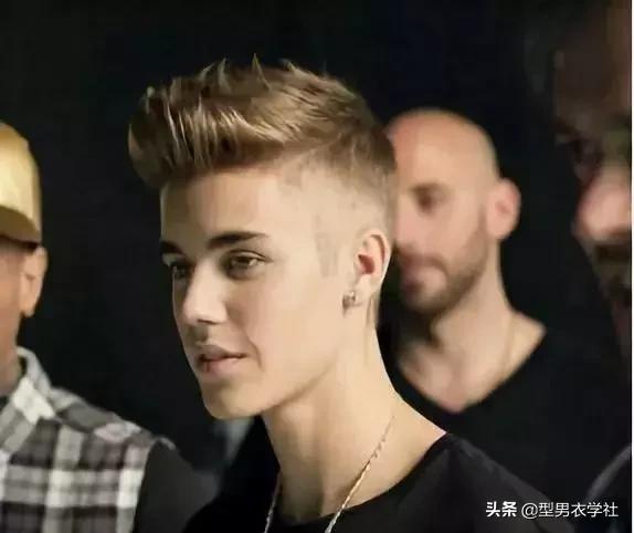 如何选择合适的发型，男生们快来学学