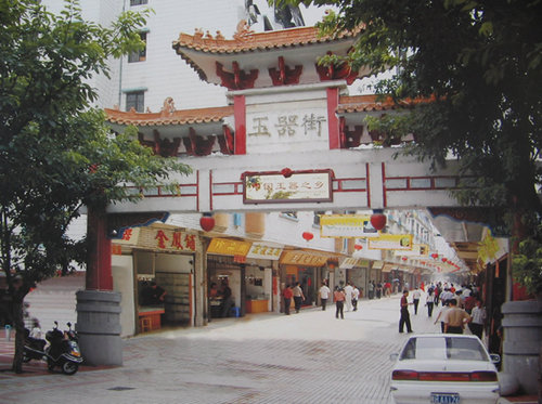 昆明市最大的原石玉石市场在哪里,国内十大最大的玉石市场