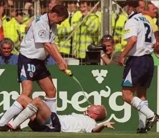 世界顶级球星都有哪些小怪癖,世界足球十大疯子