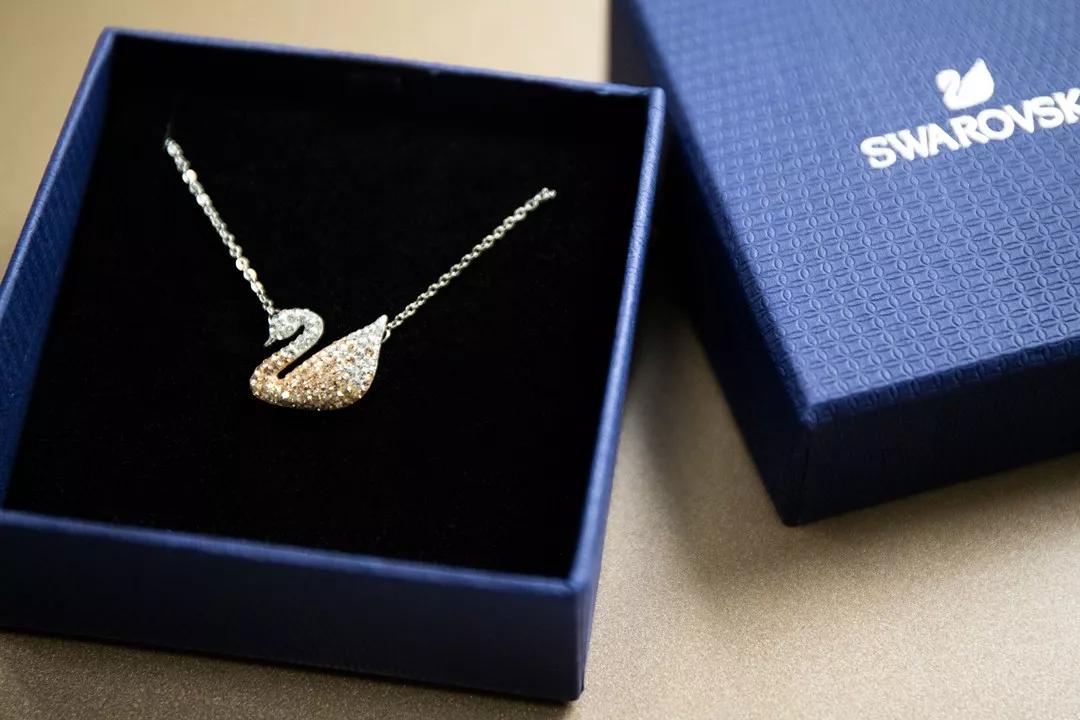 顶级模特的走秀翻车现场,女明星红毯走秀翻车事件