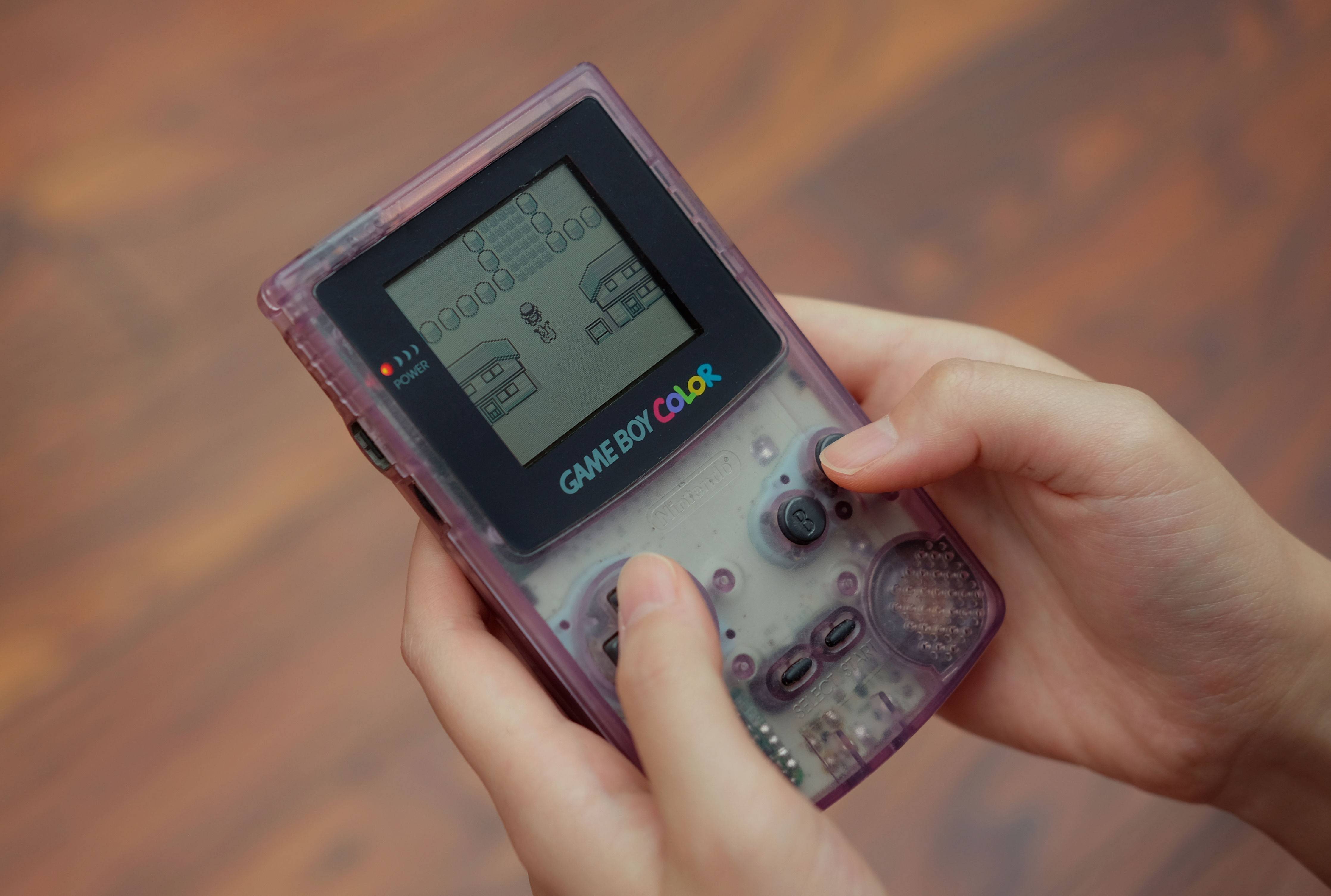 我们要笑着说再见手势,我们要和握不住的东西说再见