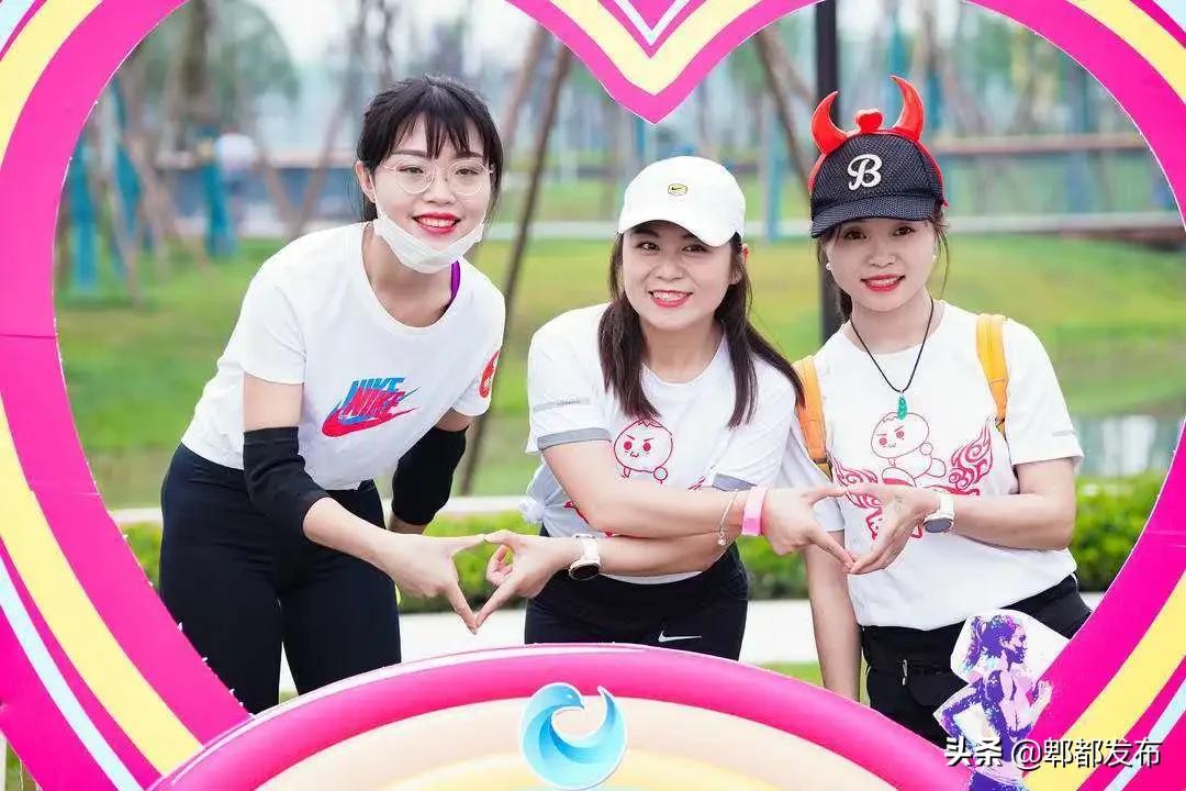 菁蓉湖荧光夜跑,郫县菁蓉湖公园夜跑