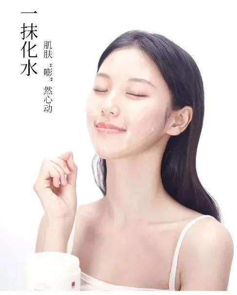 敷完面膜脸透亮,敷着面膜睡觉