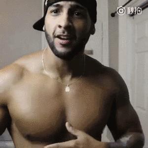 胸肌动得厉害是怎么回事,腹肌和胸肌都很大还会动