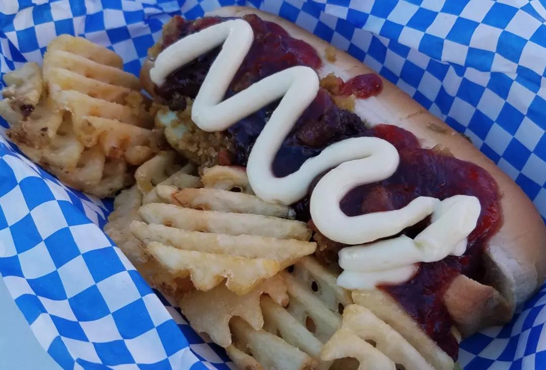 加州一男子为了省钱，花150美金买六旗年票狂吃七年免费餐