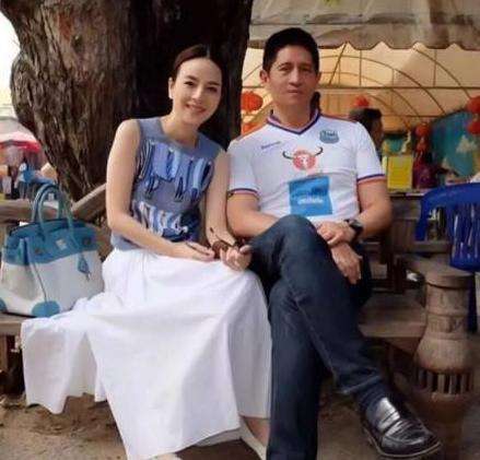 泰国女首富伍伦盼足球,泰国女足总经理伍伦盼写真