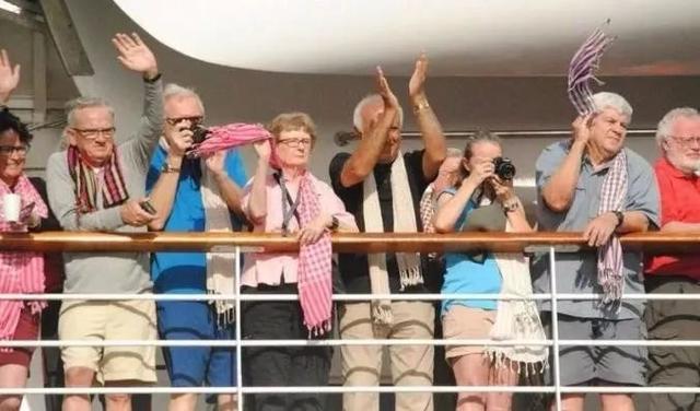 停靠日本长崎的邮轮,钻石公主号停靠柬埔寨