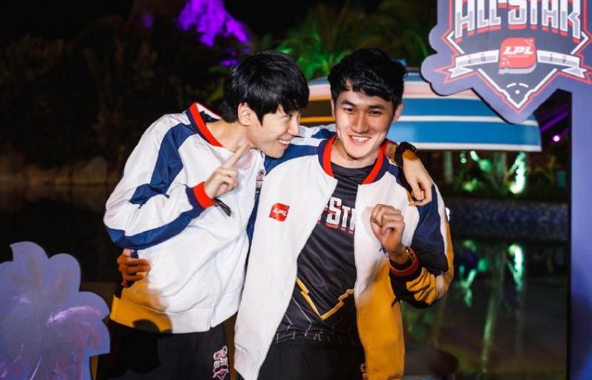 TES卡萨女朋友个人账号被扒出，系台湾知名小网红，拉哥有福了