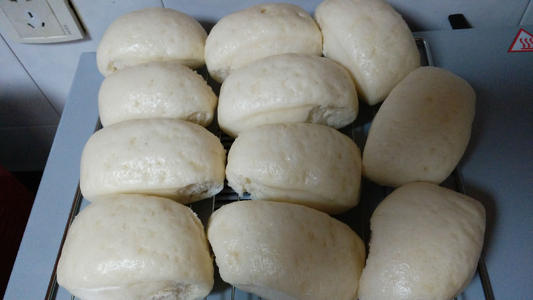 馒头、面包上有霉点,去掉之后还能继续吃吗?告诉你营养师的看法