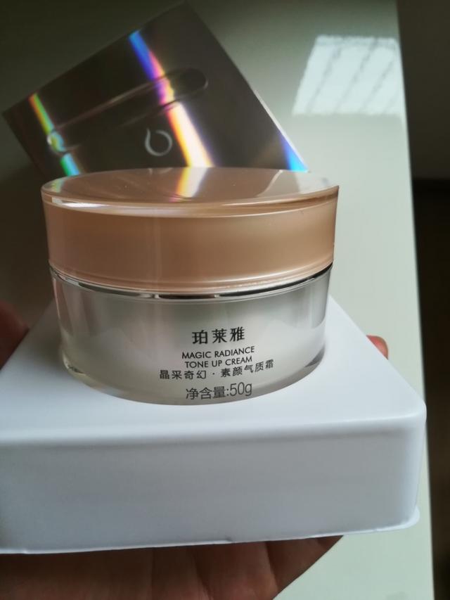 超级好用的一款素颜霜滋润透亮,脸部素颜霜推荐学生平价20元之内