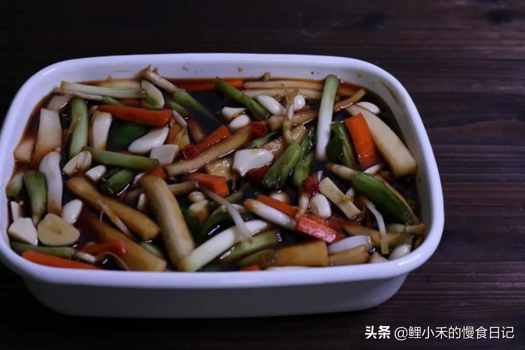 香菜根都别扔了这样煮一煮作用大,香菜根不要扔放锅里煮一煮
