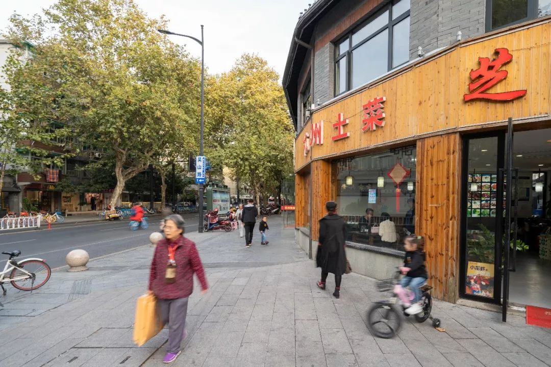 杭州涌金广场多次转型，联手近江海鲜城满血复活，杭州吃货必打卡