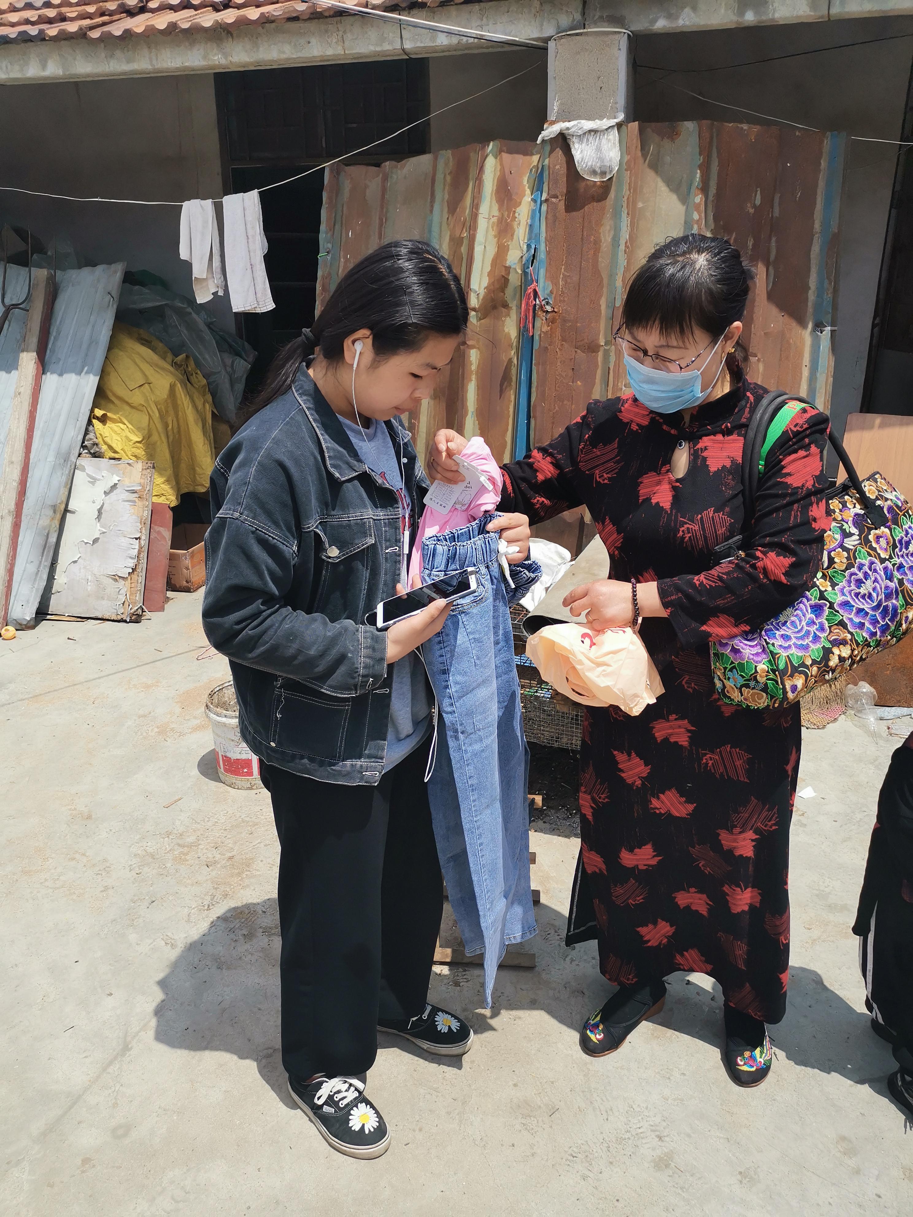 13岁女孩突发怪病脸变长,14岁少女患怪病面容苍老如老妇