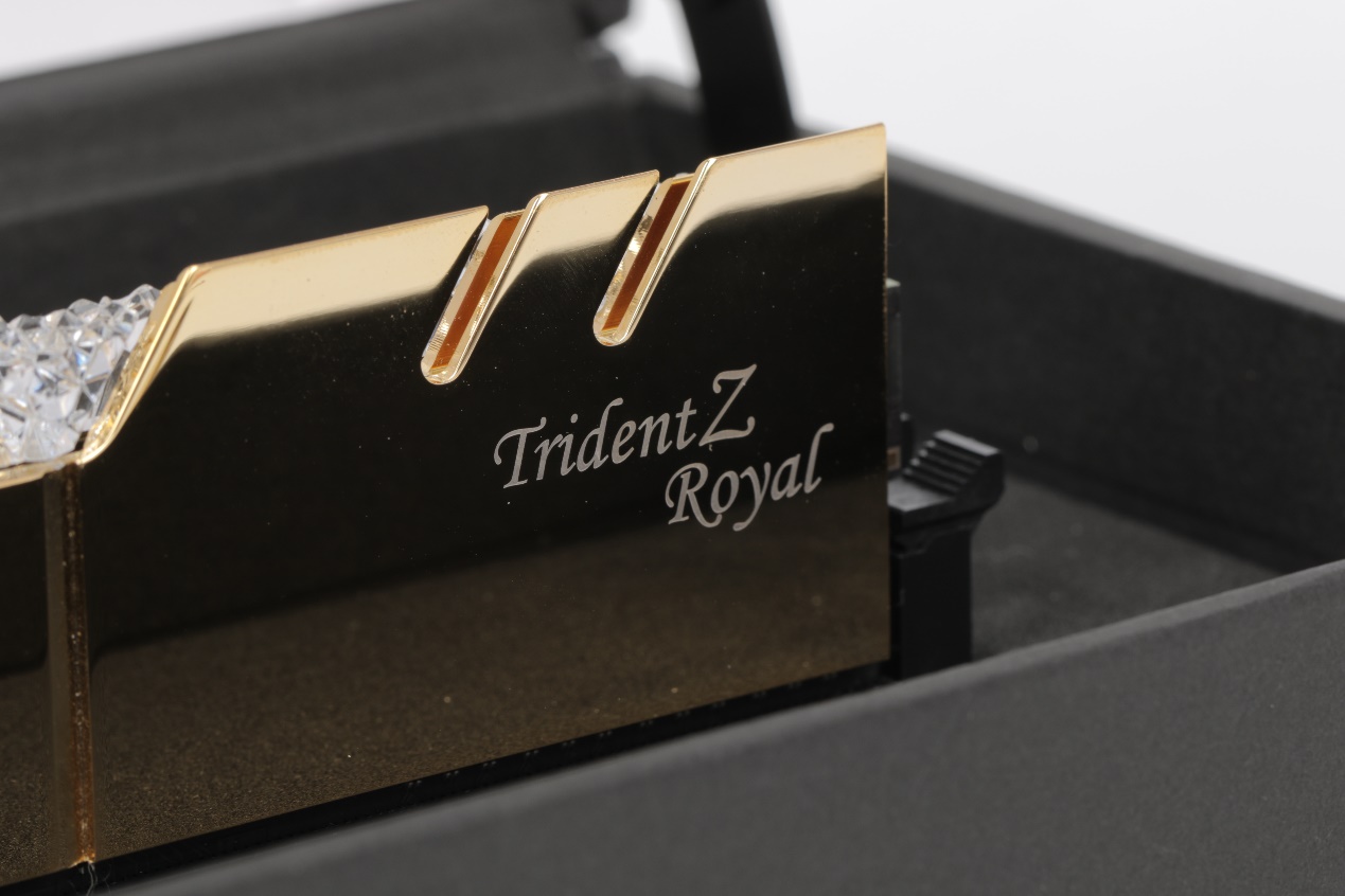 内存芝奇皇家戟16gb3600开箱,芝奇皇家戟ddr43200内存条能超频嘛