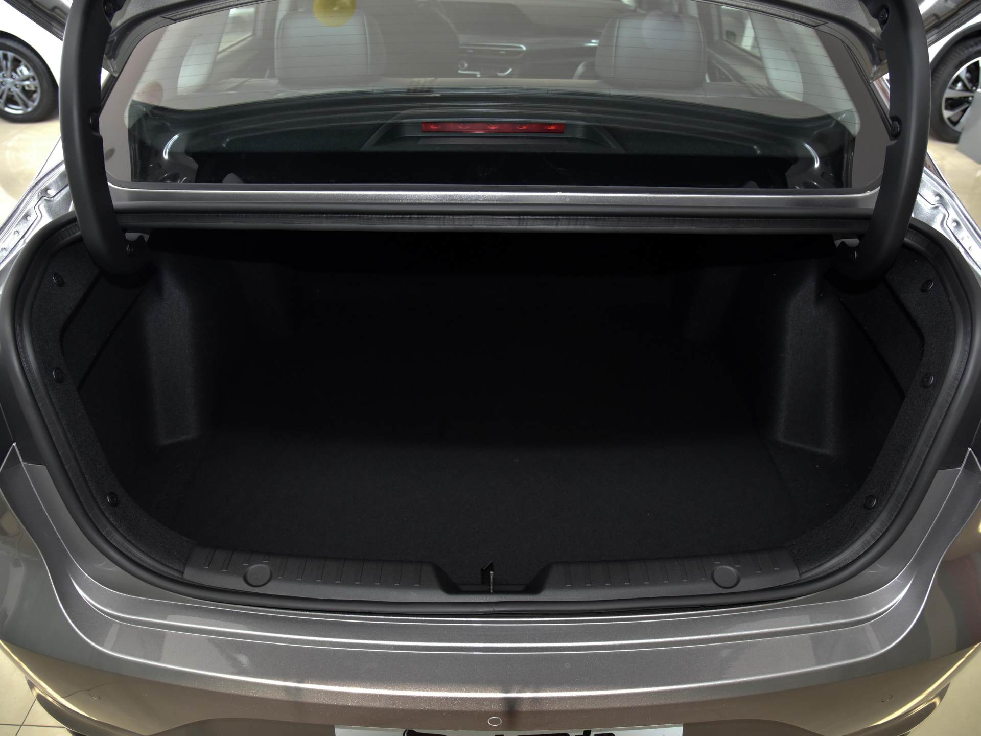 想要实用省油买哪个车,想要很便宜又实用的车