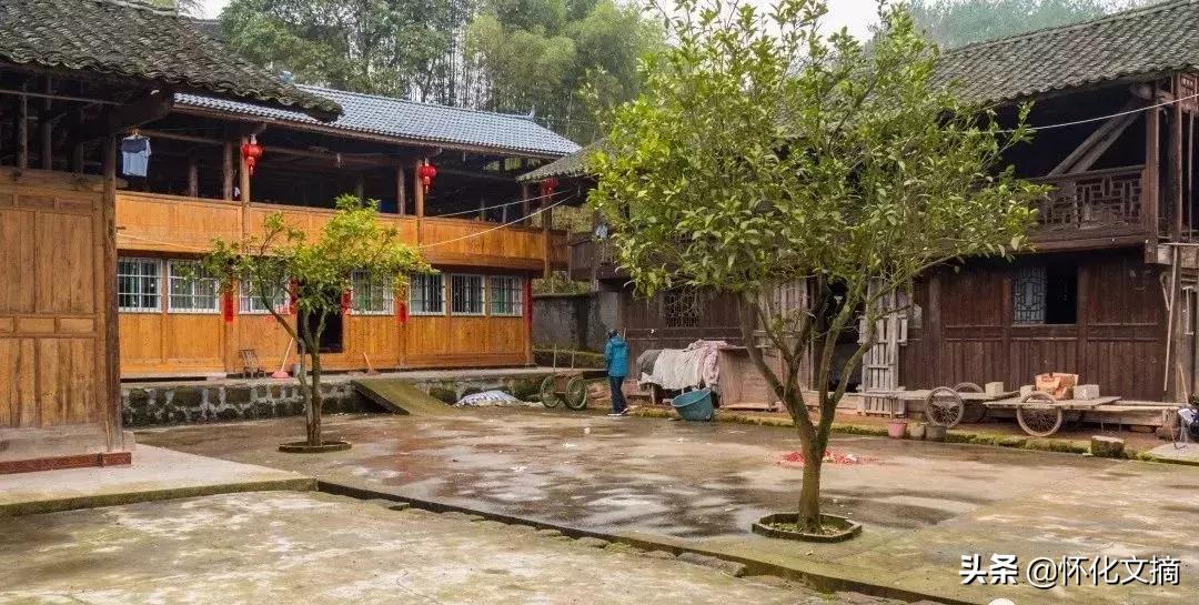 千年古苗寨老家寨全景,贵州千户苗寨农户家