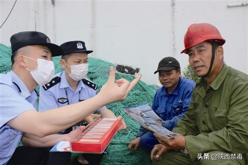 女留学生回国带糖,女留学生回国带糖果