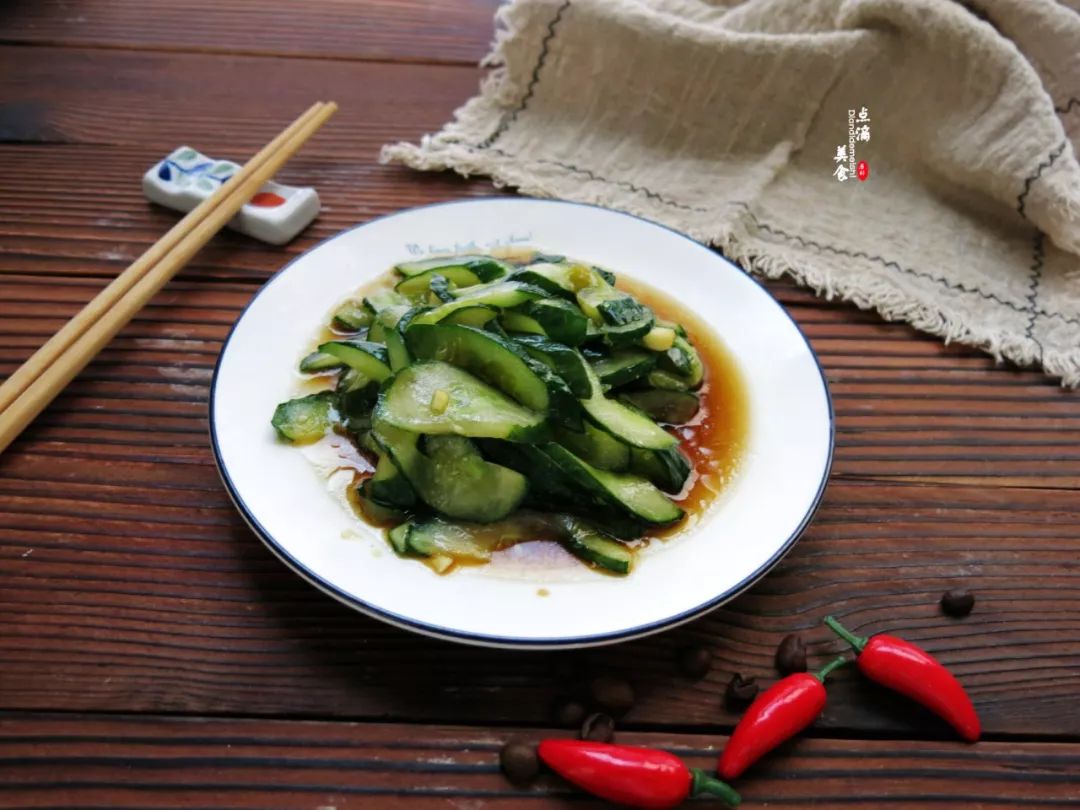 入秋口，别急着“贴秋膘”，天气干燥宜润燥，多吃这三个蔬菜好