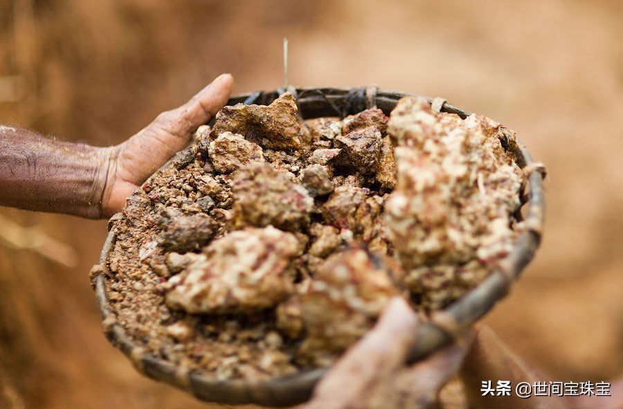 世间珍宝珠宝首饰,如何鉴别斯里兰卡的蓝宝石