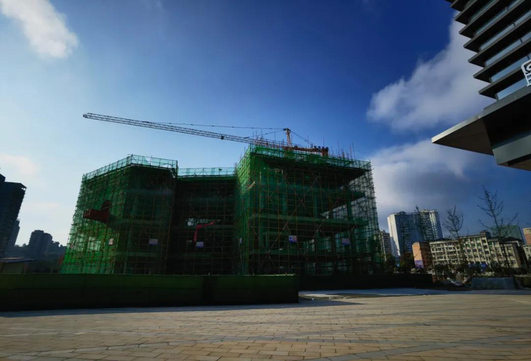 风中亮出你的旗,风中亮出自己的旗