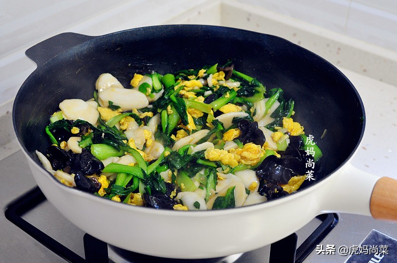 年糕不用煮,加这个三分钟炒的又软又糯又滑,盐都不要,清淡好吃