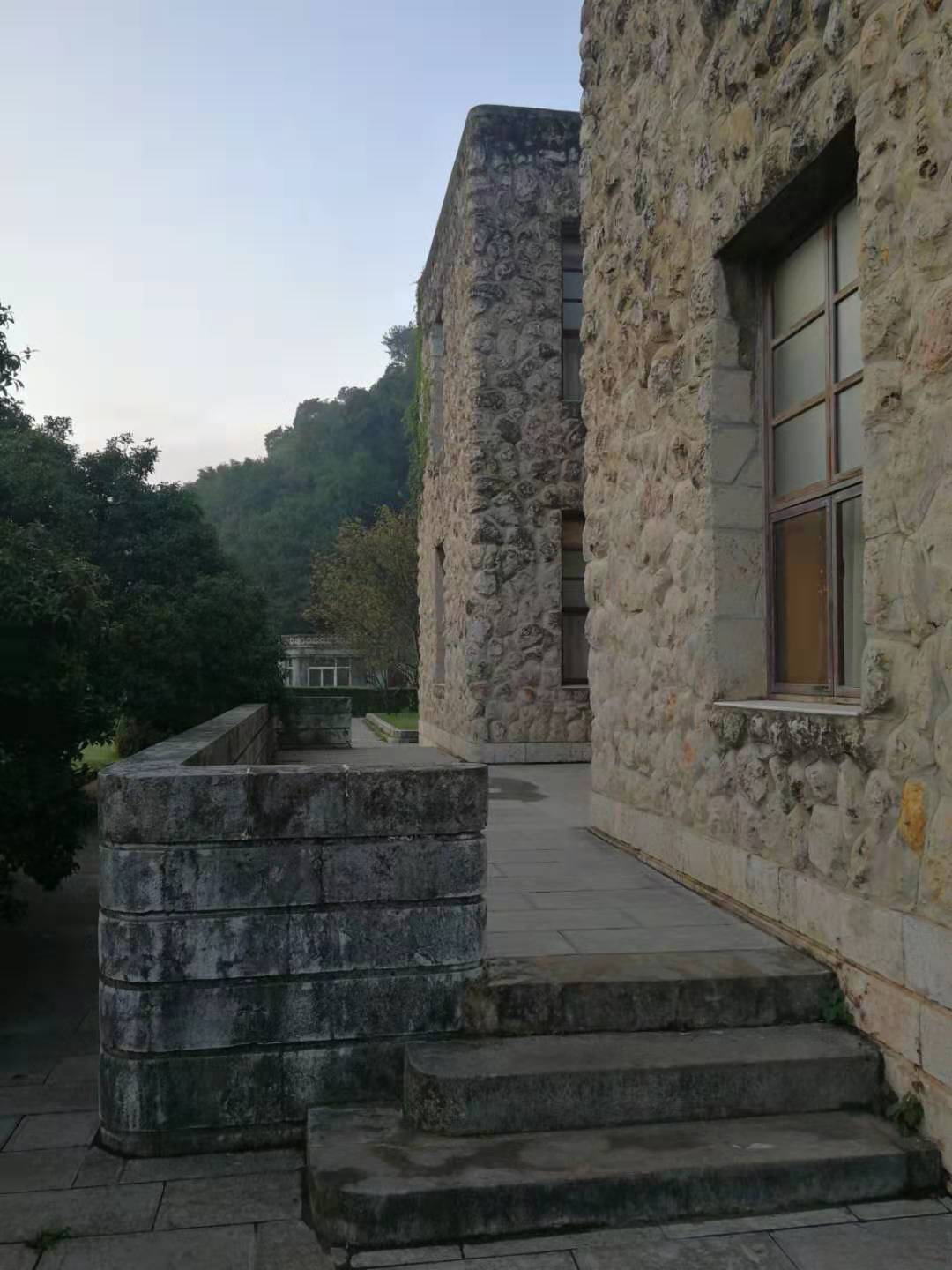 庾澄庆滇池边,滇池畔庾家花园