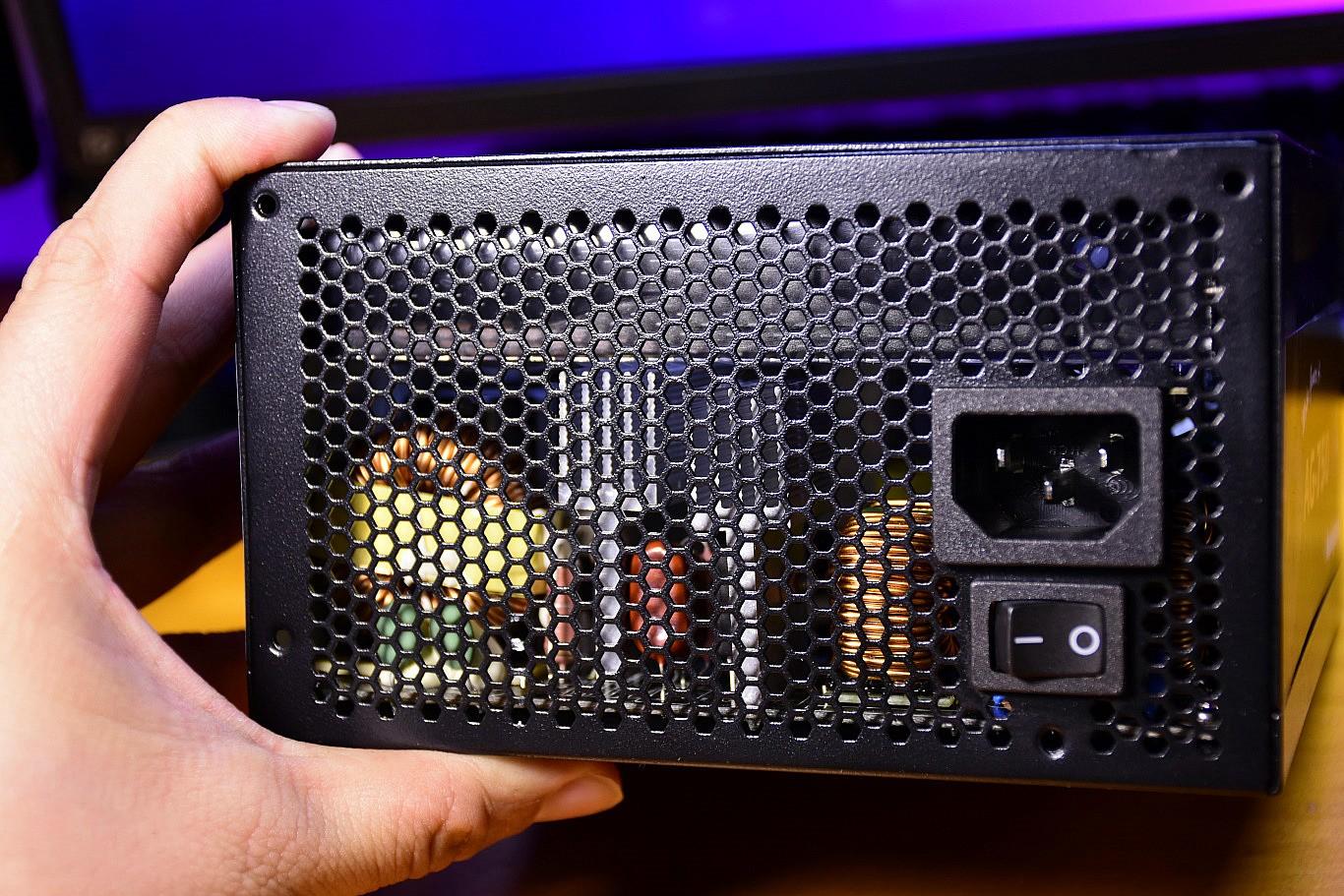 艾湃电竞ag750m和鑫谷an650w哪个好,艾湃电竞750w电源什么档次