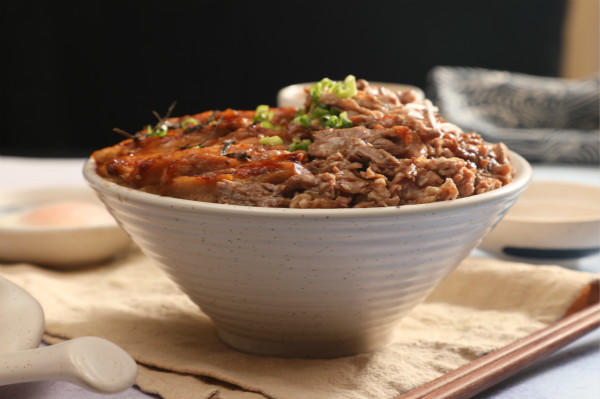 真刺激！丼饭界的“菲丽”，位处小巷，只靠口口相传但却天天爆满