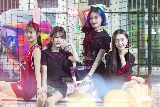 许佳琪入围世界最美100张面孔,韩国上榜100最美面孔