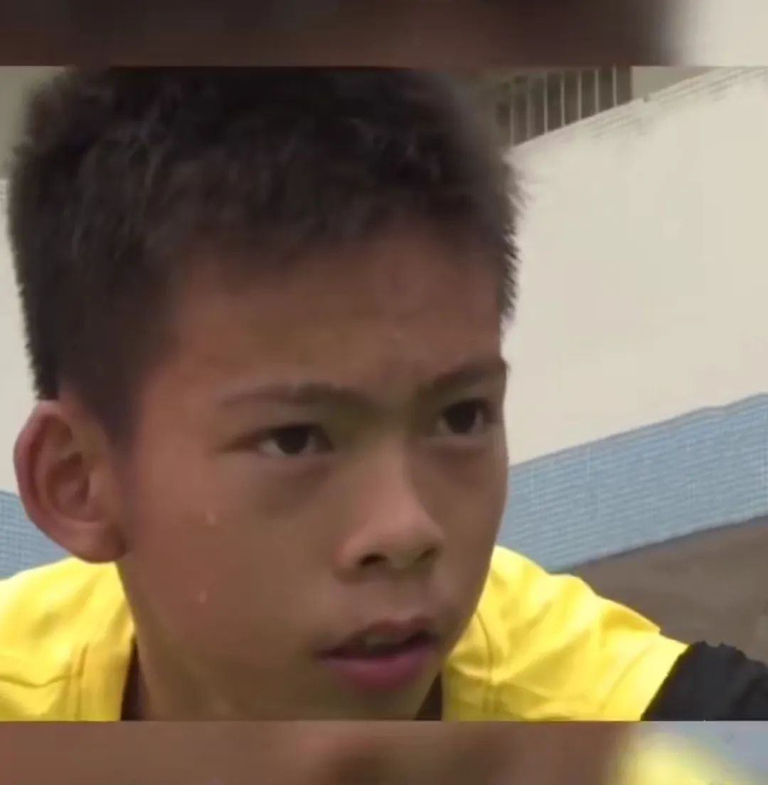 13岁独臂篮球少年nba评价,13岁独臂篮球少年帅炸了人民日报