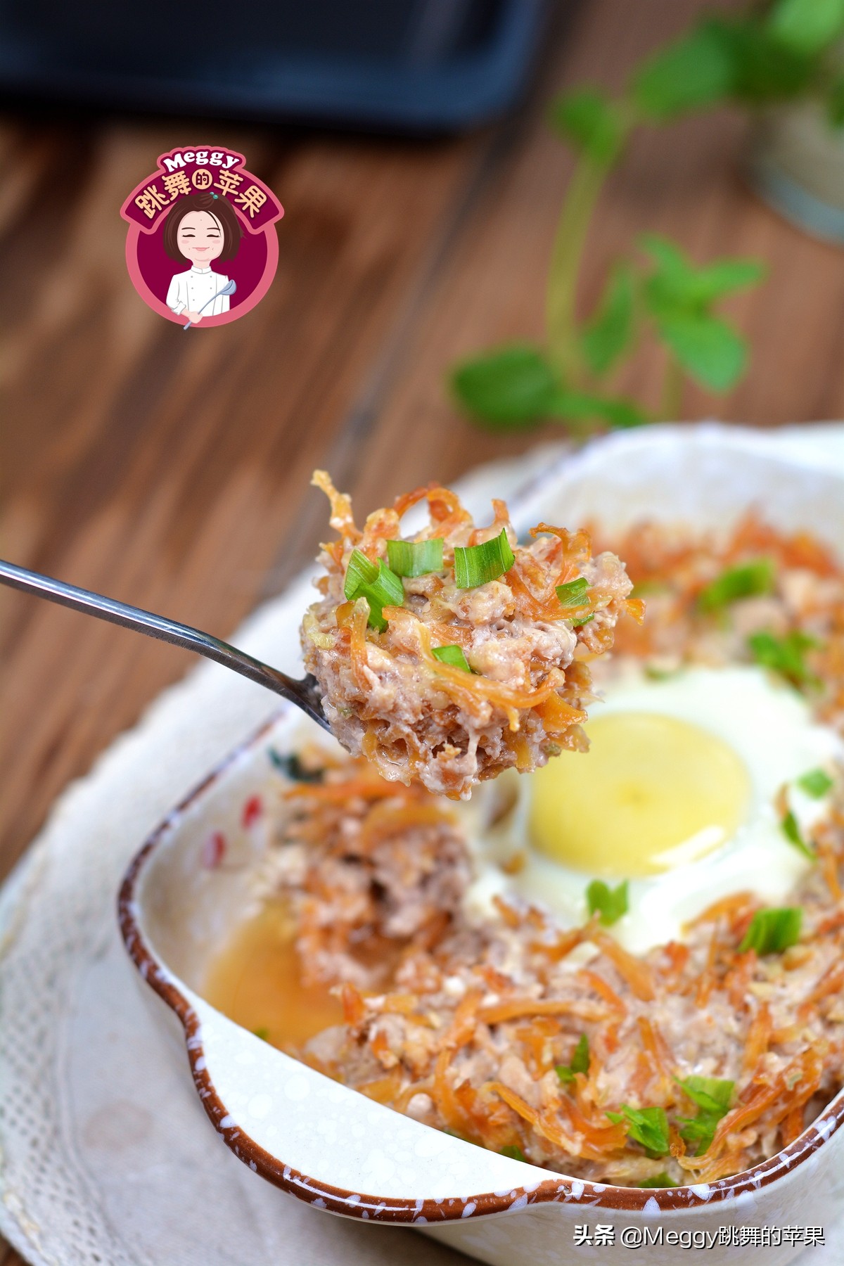 1碗肉馅1个蛋,顺手蒸个鸟巢太阳蛋,香嫩多汁,老公说有老家味儿